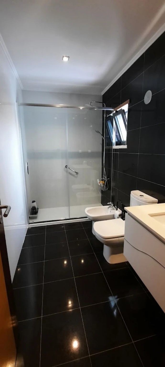 Casa de banho remodelada pela Filipe Otero Construção Civil